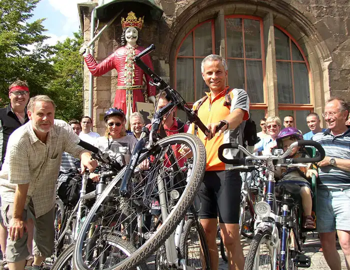 AGFK Mitglieder: Nordhausen. Radverein mit Fahrrädern in der Stadt