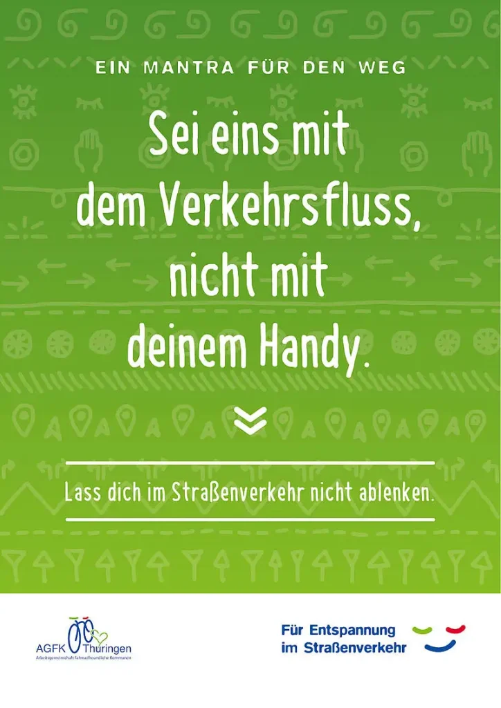 AGFK Thüringen Mantra für den Weg "Sei eins mit dem Verkehrsfluss, nicht mit Deinem Handy." grünes Plakat